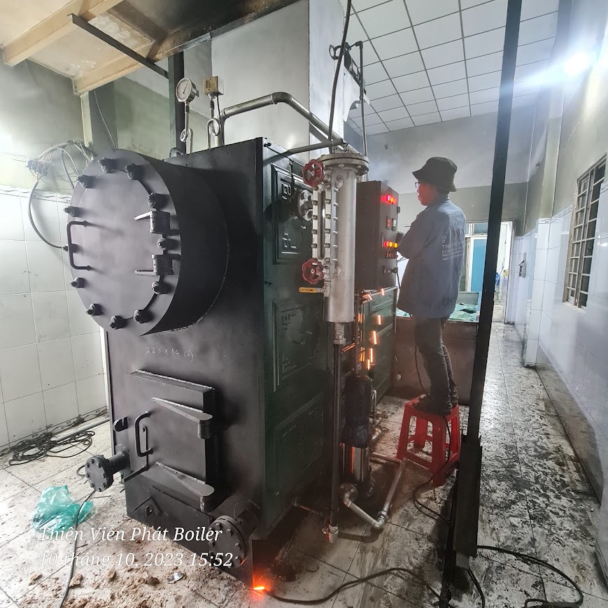 nồi hơi đốt củi 200kg/h